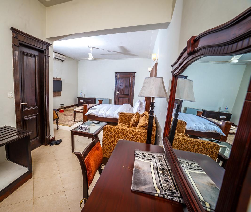 Shelton House Peshawar Hotel Exterior photo